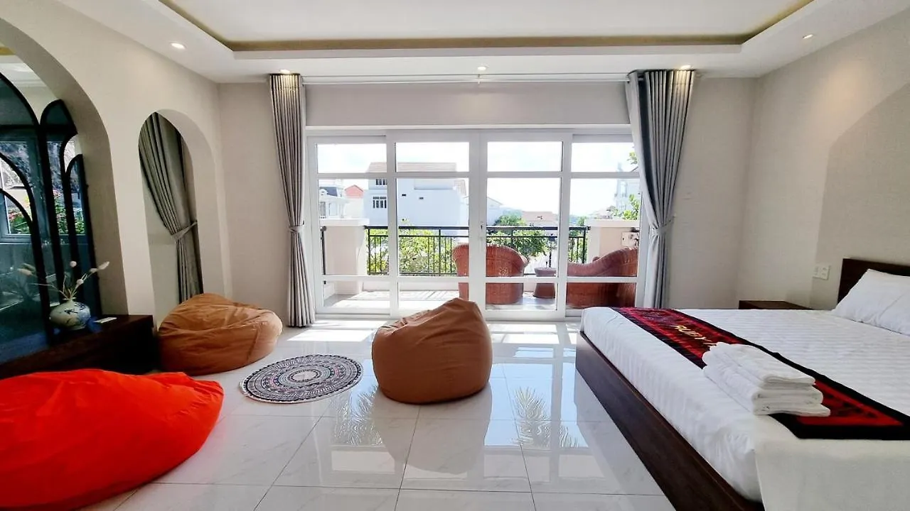 Ruby Ocean Villa ニャチャン
